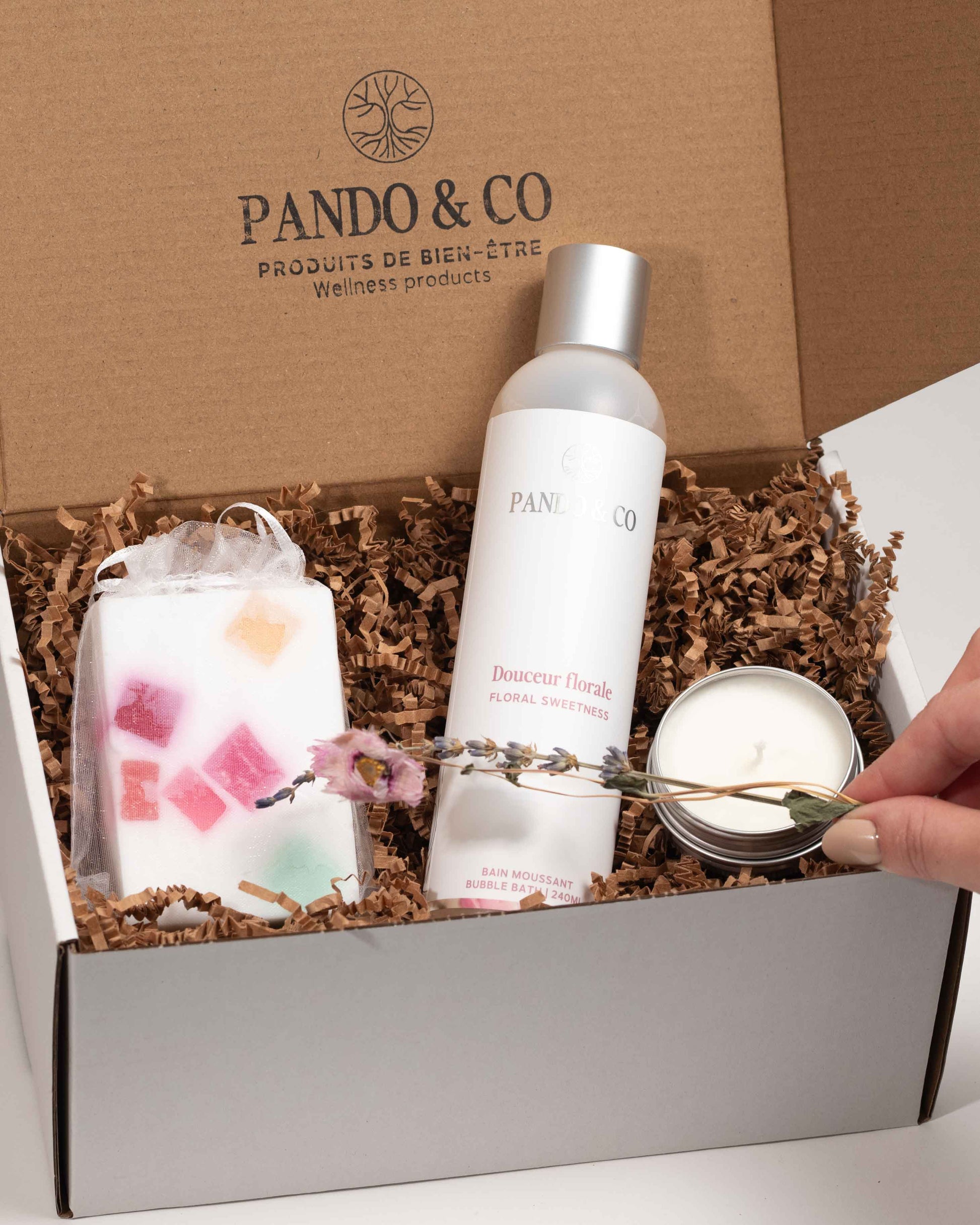 BOÎTE CADEAU - L'ENSEMBLE PARFAIT - DOUCEUR FLORALE | PANDO & CO