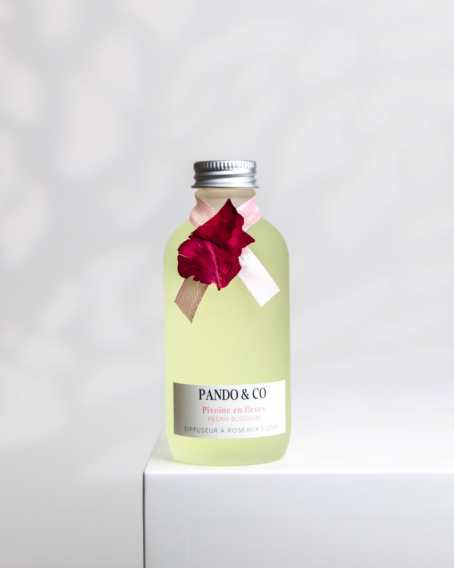 diffuseur-a-roseaux-pivoine-en-fleurs-pando-et-co