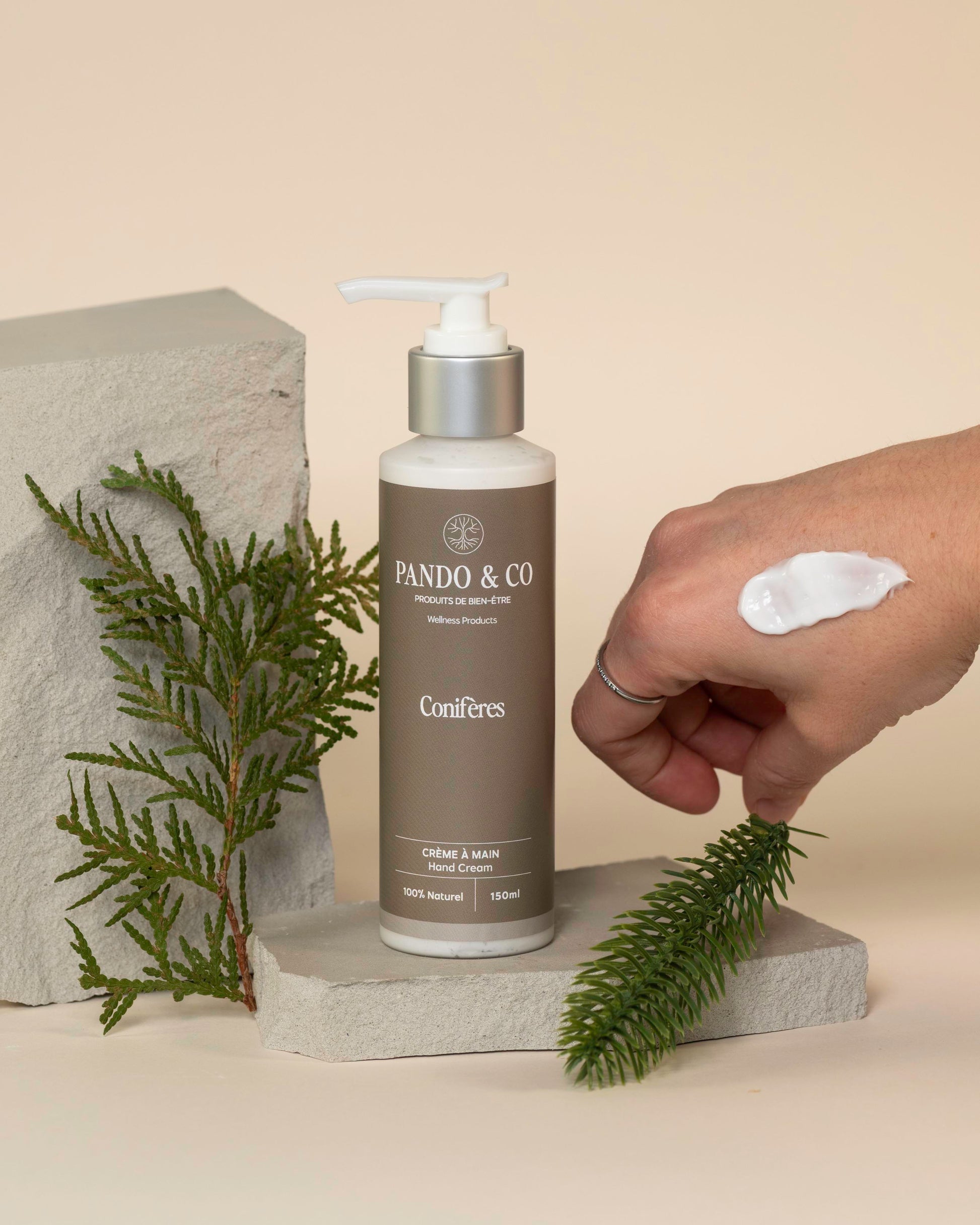 Soin réparateur pour les mains avec essence de conifère